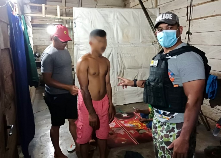 Polsek Toili menangkap seorang pemuda mabuk bernisial RM alias I (20 tahun), karena meninju wajah seorang perempuan di sebuah kafe di Desa Pandan Wangi, Kecamatan Toili Barat, Jumat (17/9/2021).(Foto: Istimewa)