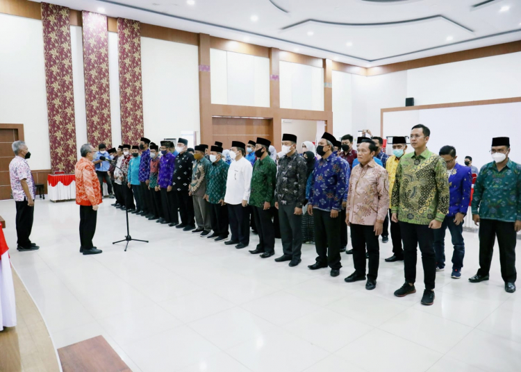 Wakili Gubernur, Faizal Mang Kukuhkan Pengurus LPTQ Sulteng Masa Bakti 2022-2026.(Foto: Zainal)